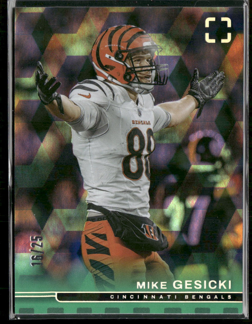 2025 Panini Photogenic Autographs Green Mike Gesicki #/25 Auto #57