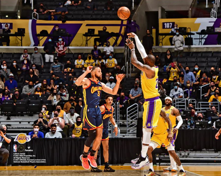 LeBron James v. Steph Curry Game-Winning Shot 2021 Play-In Tournament 8
