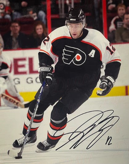 Simon Gagne in Action Philadelphia Flyers Autographed 8