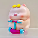 TOURIST PIGGY FIGURINE BLIND BOX (1 Blind Box)