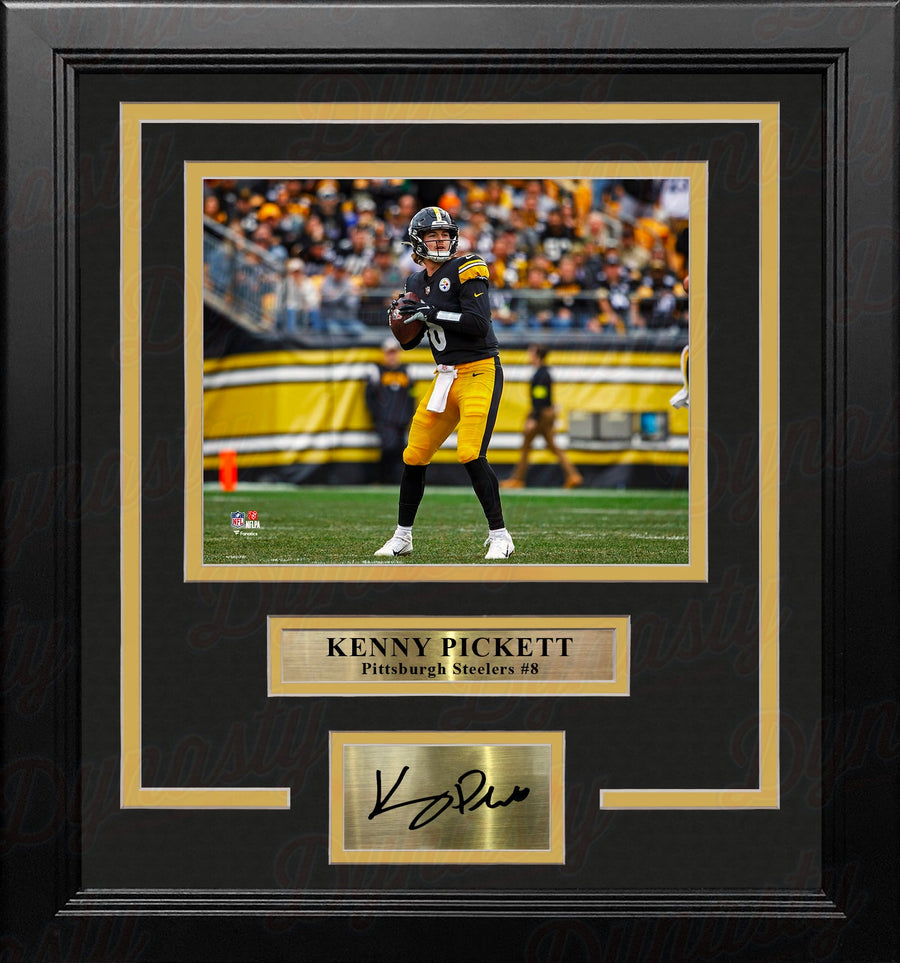 Kenny Pickett in Action Pittsburgh Steelers 8