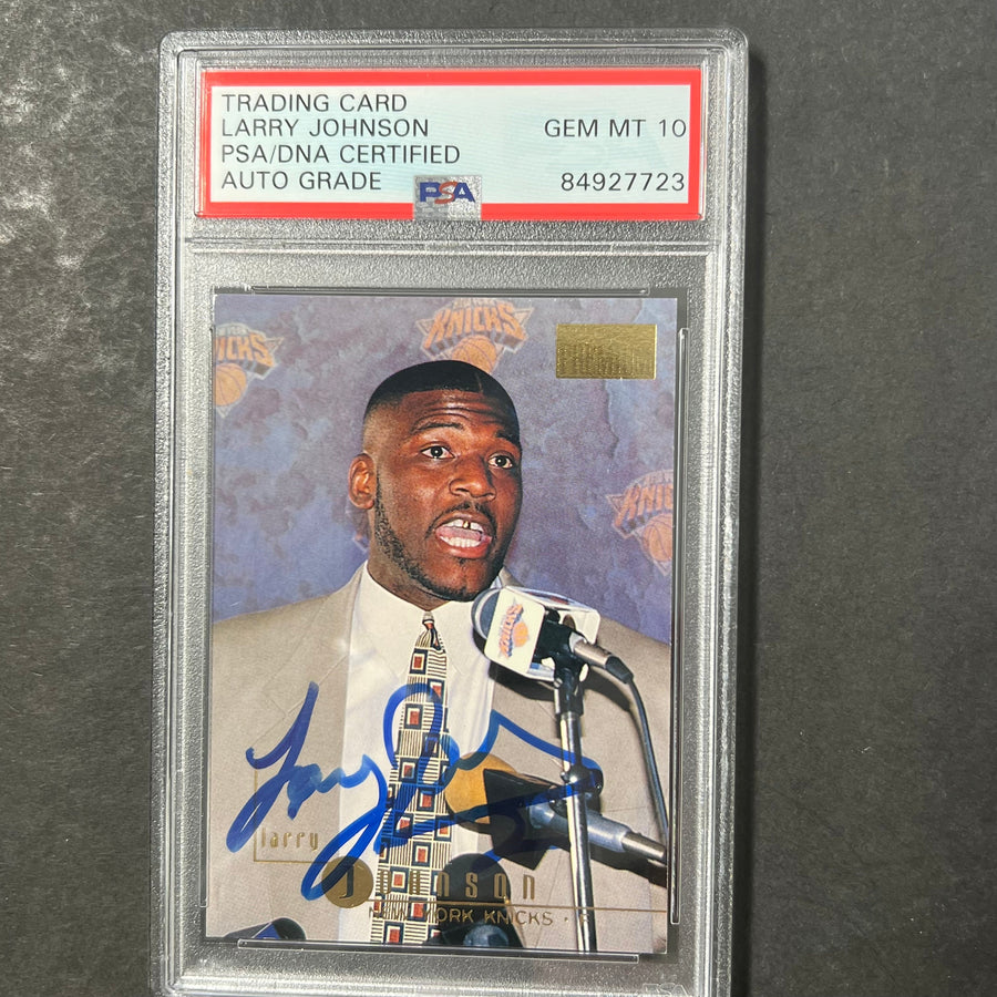 1996 Skybox #76 Larry Johnson Signed Card AUTO 10 PSA Slabbed Knicks