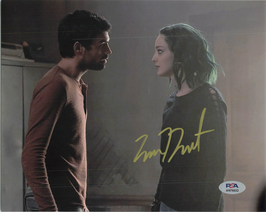 Emma Dumont signed 8x10 photo PSA/DNA Autographed Actress
