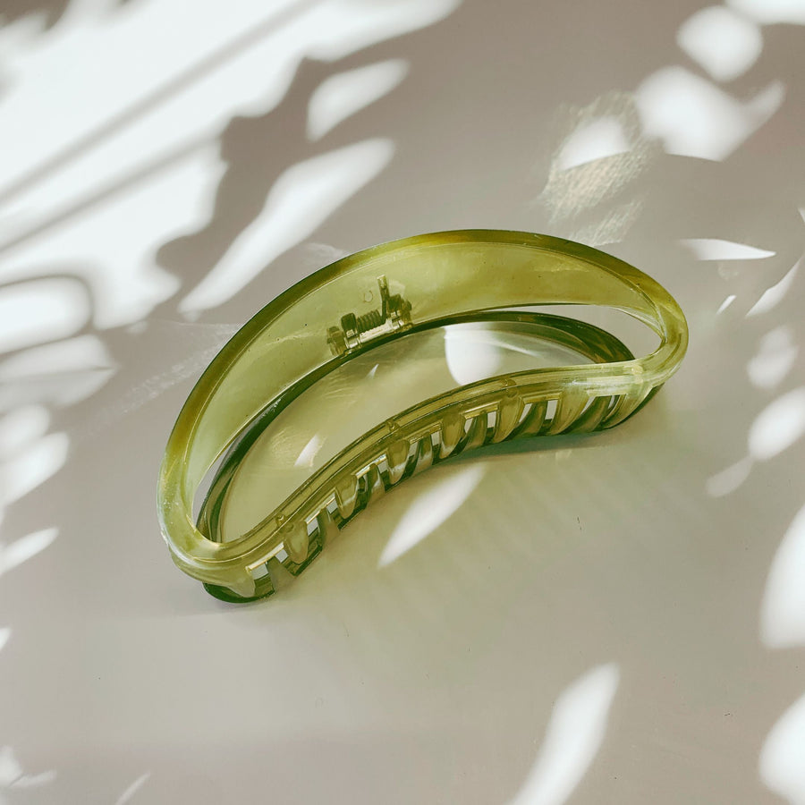 Velvet Claws The Bean Hair Claw in Avocado