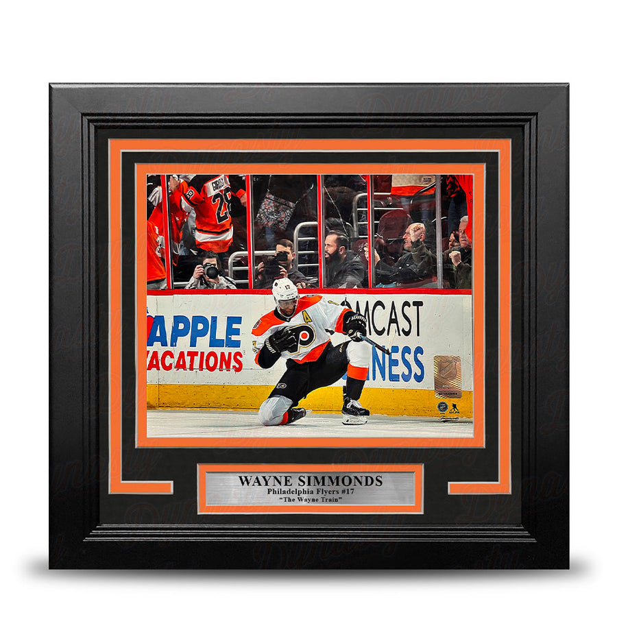 Wayne Simmonds Fist Pump Philadelphia Flyers 8