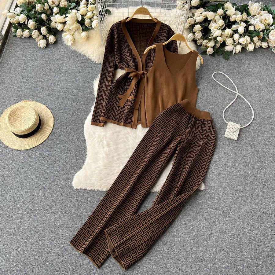 Exotic Printed V-Neck Knitwear Suit with Wide Leg Pants